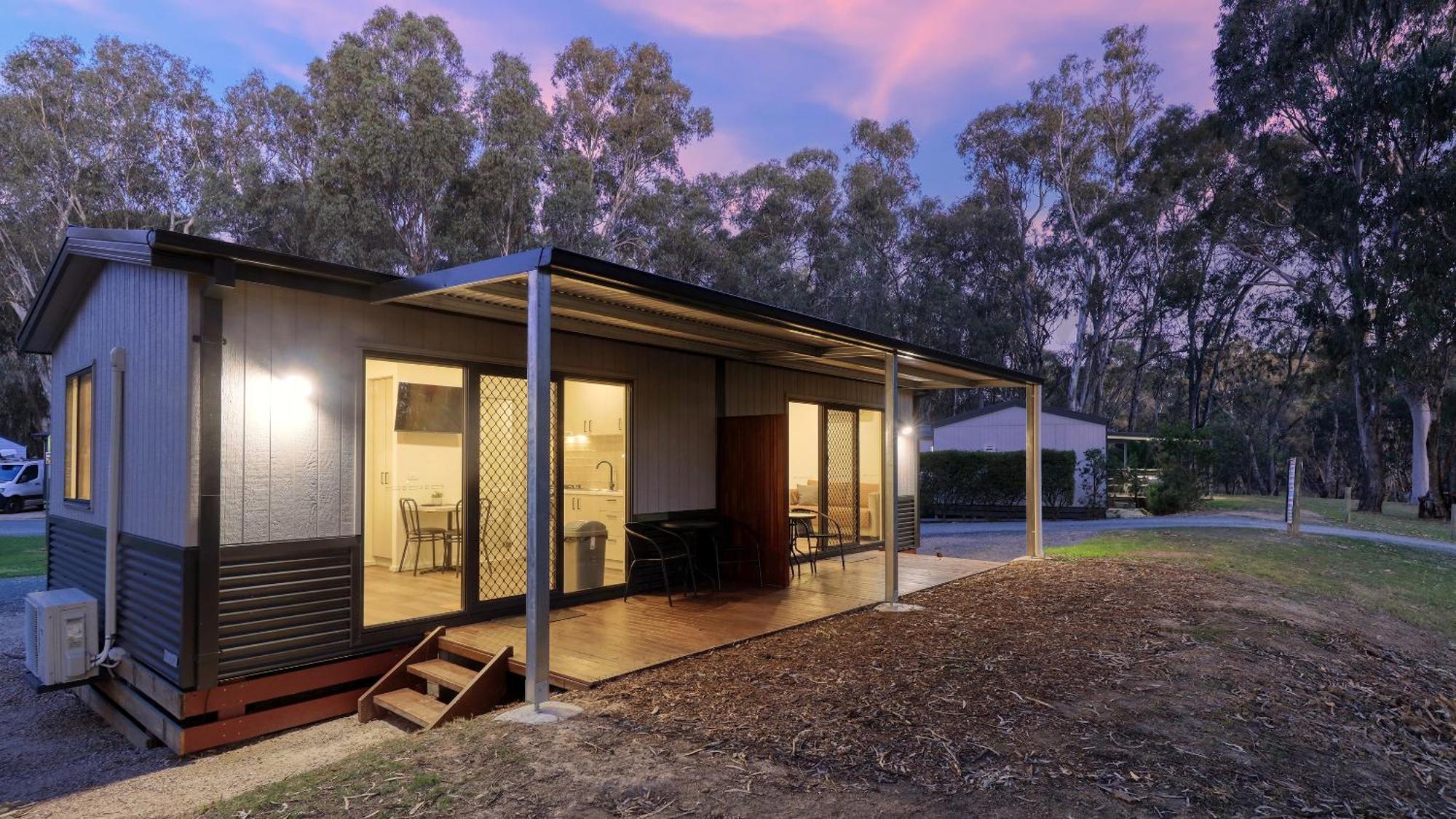 Deniliquin Riverside Caravan Park Exterior photo