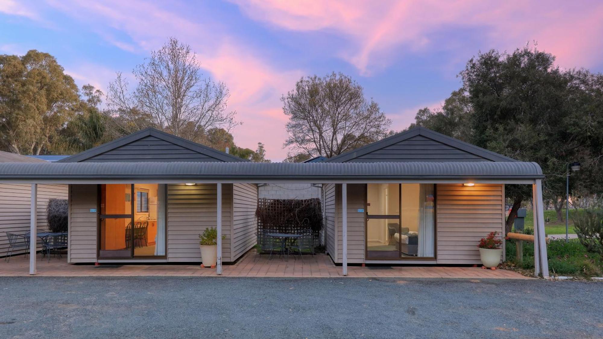 Deniliquin Riverside Caravan Park Exterior photo
