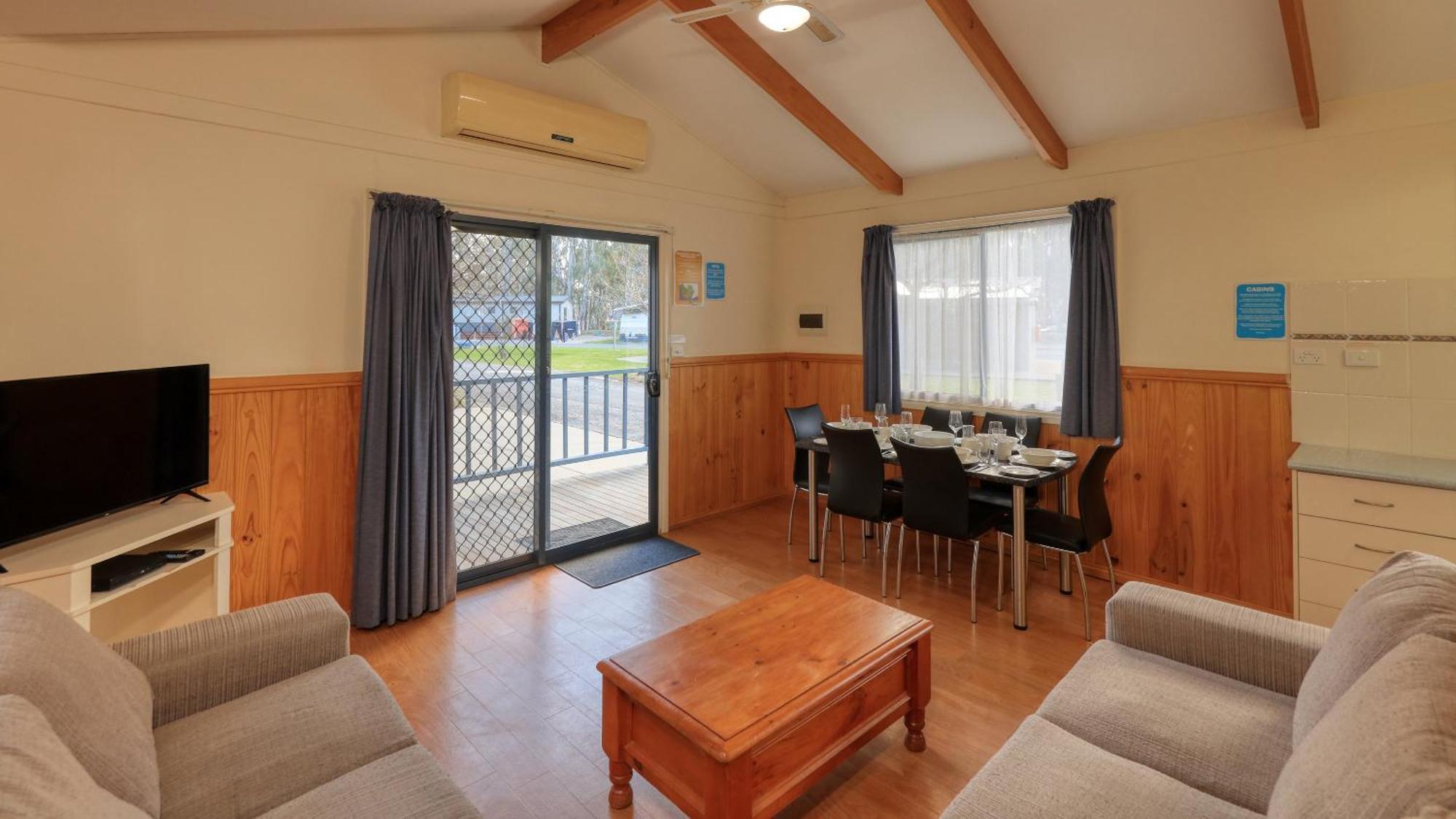 Deniliquin Riverside Caravan Park Exterior photo
