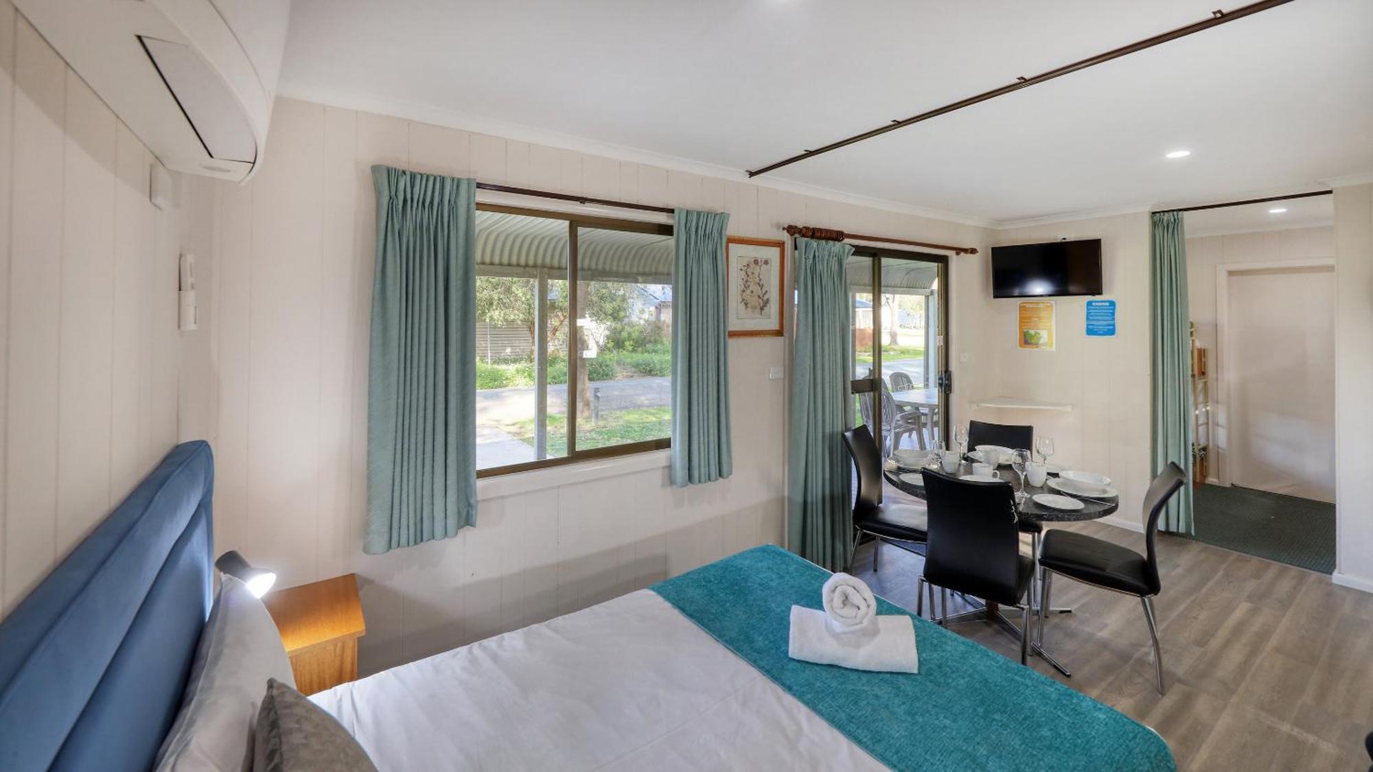 Deniliquin Riverside Caravan Park Exterior photo