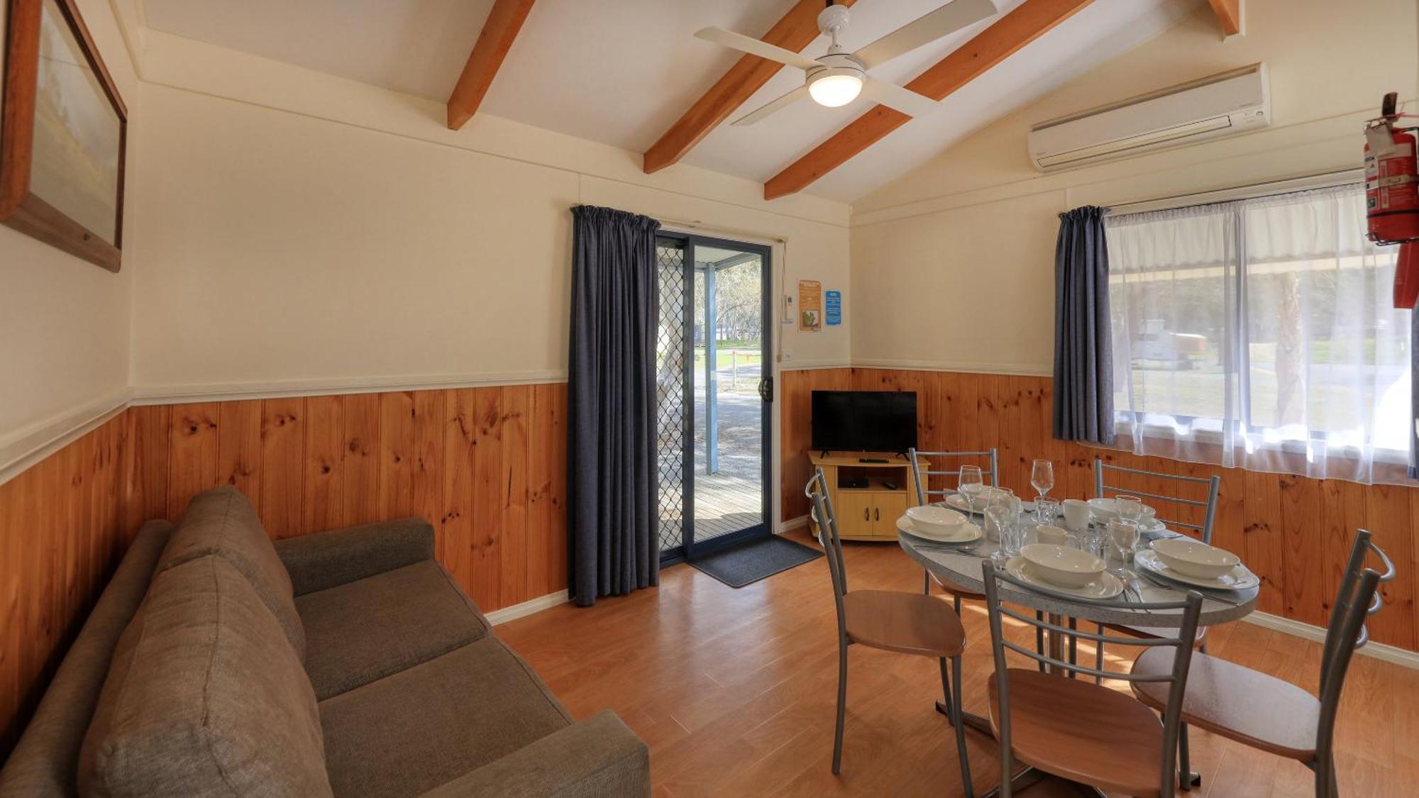 Deniliquin Riverside Caravan Park Exterior photo