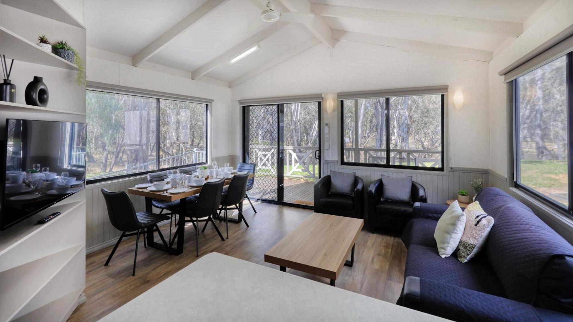 Deniliquin Riverside Caravan Park Exterior photo