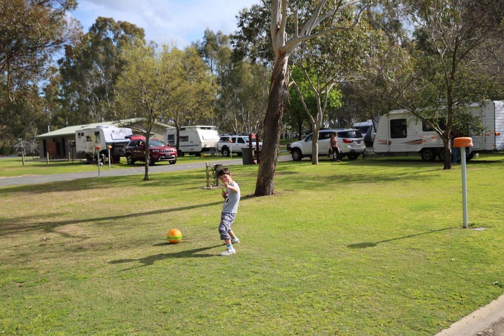 Deniliquin Riverside Caravan Park Exterior photo